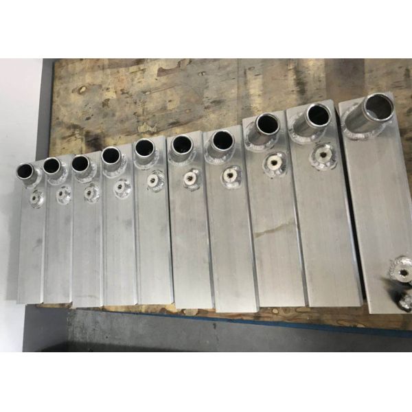 Серебряный алюминиевый коллектор воздушного охладителя маслянного охладителя теплоотвода запасных частей для автомобиля корабля