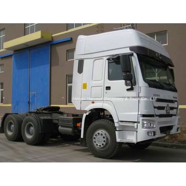 Высокая крыша Sinotruk Howo 6x4 371hp основное - тележка двигателя с безламповыми покрышками 12R22.5