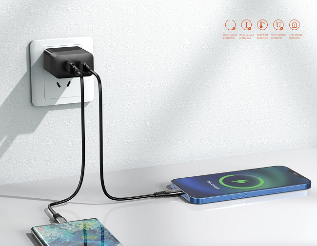 Multiple Protocols 45W Plastic PC GaN Charger With A C Port