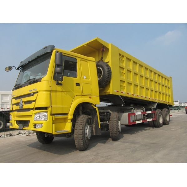 SINOTRUK Howo 8×4 isuzu dump truck  70 Tons Load 30CBM dump box  Model ZZ3317N4667A