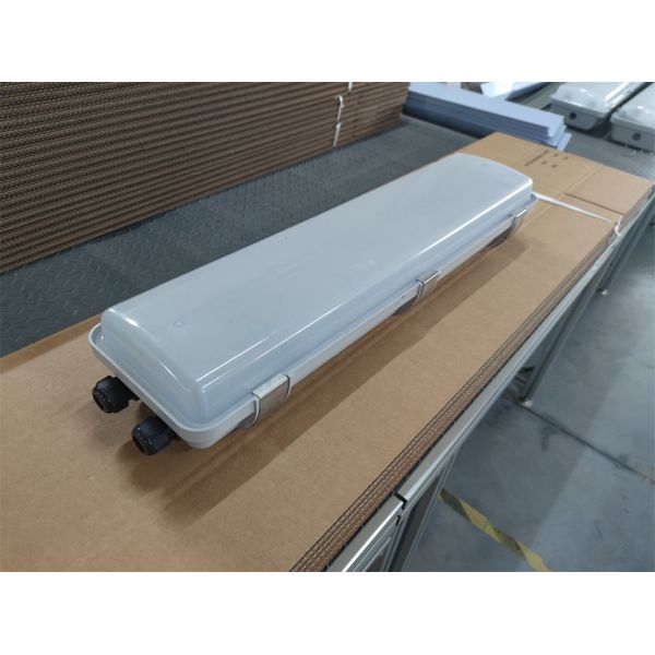 Iluminación fluorescente a prueba de explosión IP66 con ATEX/IECEx.