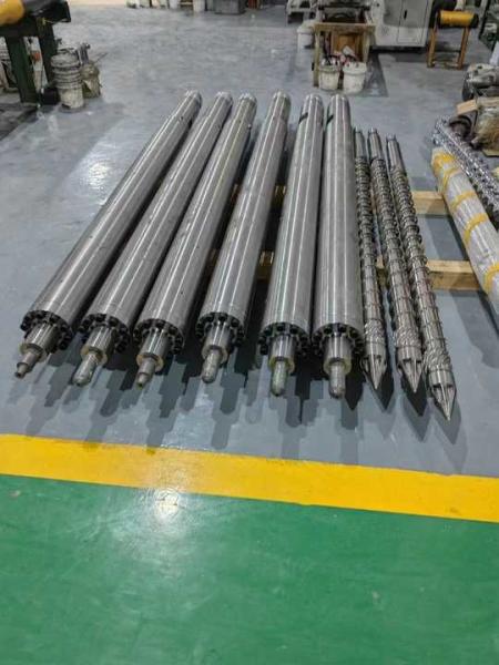 ZHOUSHAN Bimetallic Single Injection Molding Machine Screw Barrel / Injection Moulding Screw Barrel