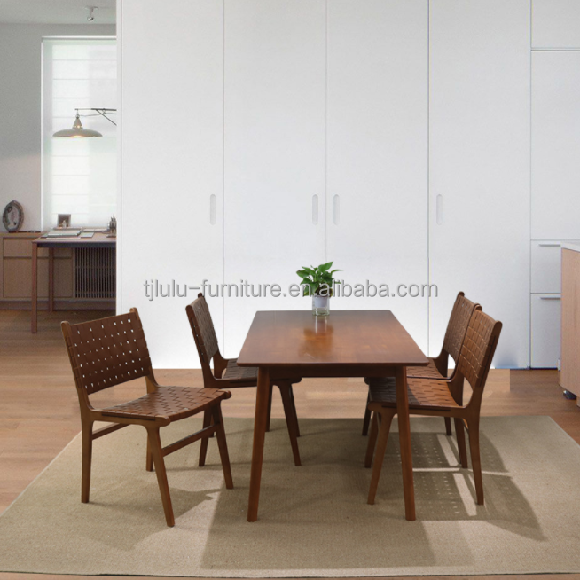 Two Years Guarantee Wooden Dining Chair with Solid Wood Frame and PU Leather Seat Cushion