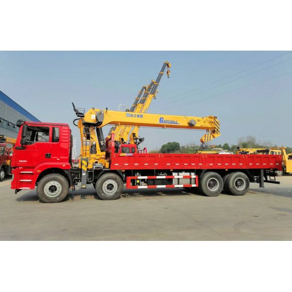 20 Ton Truck Mounted Crane Shacman 8×4 Flat Bed Box 5 Section Arm 23.7 Meters Long