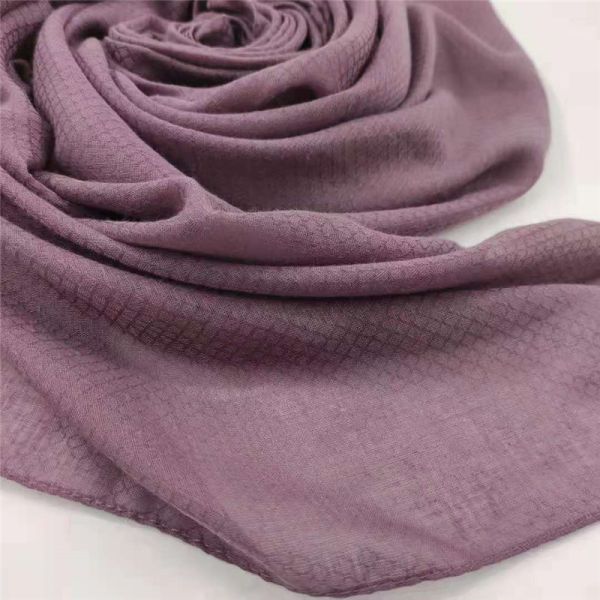 2021 Factory Directly Supply Latest Beautiful Design Voile Fabric  Jacquard Scarf Dyed Plain Muslim Women Malaysia