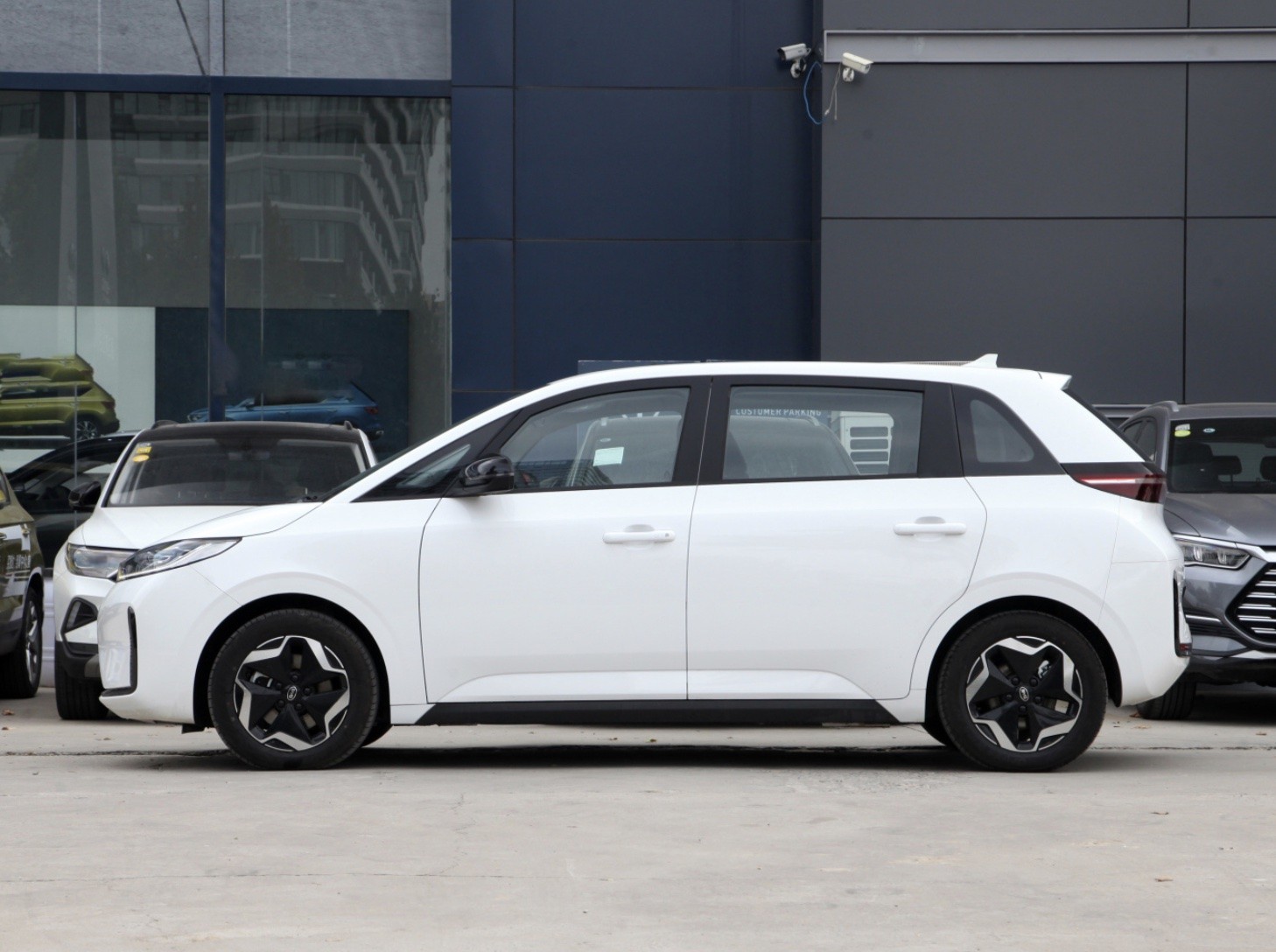 Места 2022 двери 5 электрического автомобиля 5 стандартной редакции MPV BYD D1 чистые