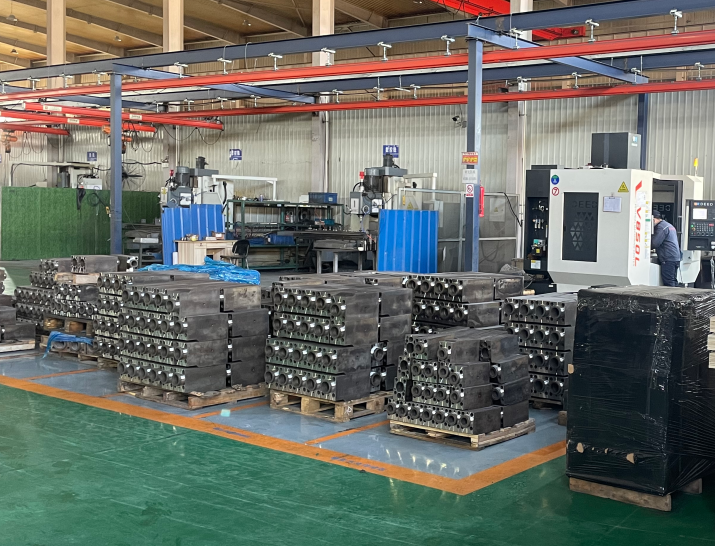 Mini Liugong Doosan Rock Excavator Breaker Attachment 4-6 Ton Custom70