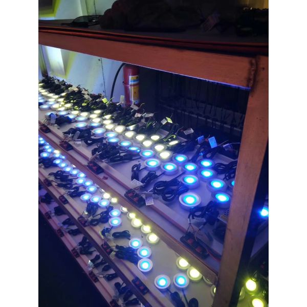 Серебряные / белые / черные светодиодные мини шкафы 200-240V Алюминиевые светодиодные мини-задней лампы 3W IP65 водонепроницаемый для мебели