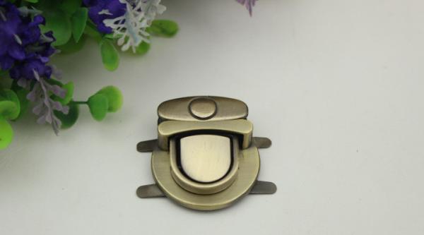 Professional custom luxury gold zinc alloy metal bag push locks 35*40 mm