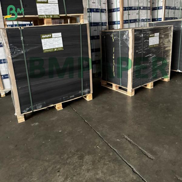 Papel de embalaje Kraft de color negro de 75 gramos Superficie lisa y mate