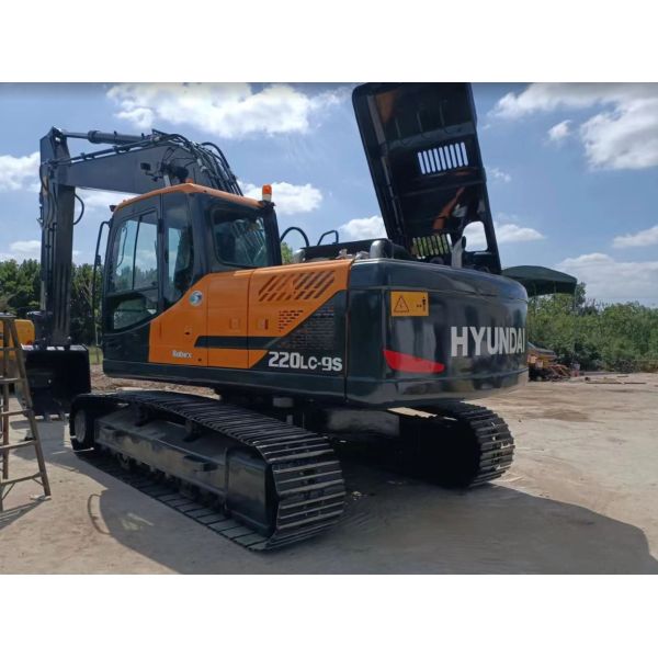 2023 Année Hyundai 220 Excavatrice hydraulique utilisée