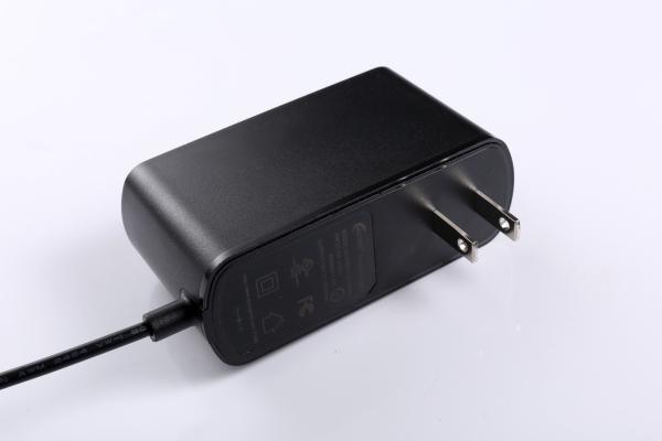 15 Minute AA AAA 2 Bay 18650 Battery Charger D Cell 36W Black Color