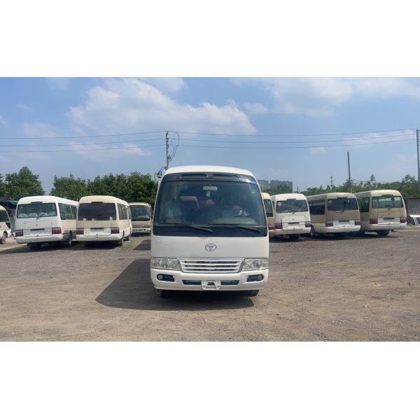 30 Seats LHD Driving Bus with 4104ml Displacement and Diesel Fuel to Meet Your Needs