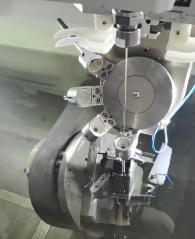 Multi Axis CNC EDM Small Hole Drilling Sjd706 Advanced Metal-Drilling Process Usage