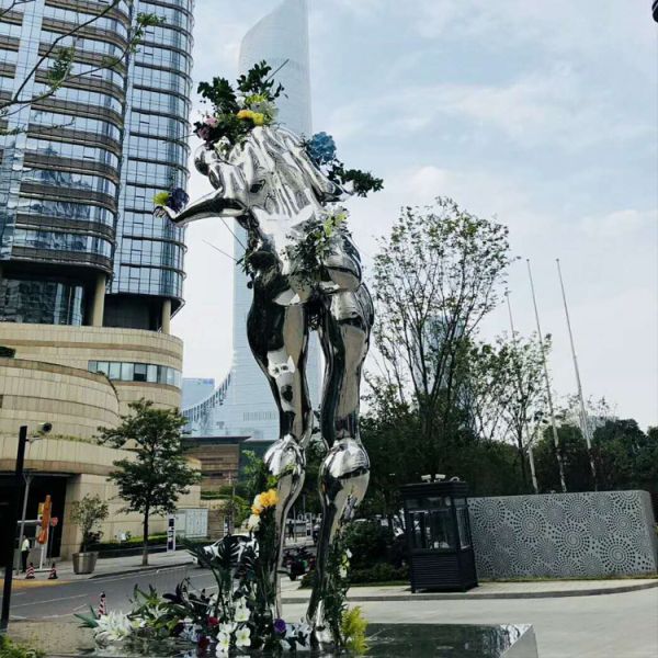 Mirror polish man stainless steel sculpture with varnish,Stainless steel sculpture supplier