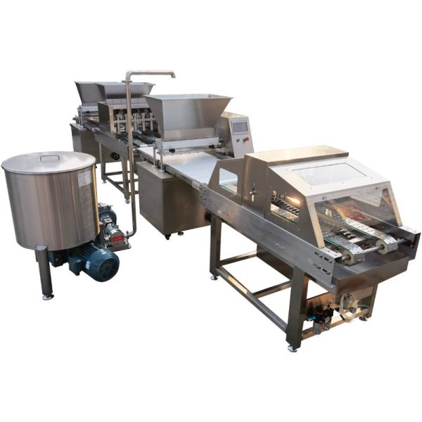 The Multi-head Cake Filling Machine Can Be Used in Conjunction with the Oil Spraying Machine and the Granule Spreading Machine.
