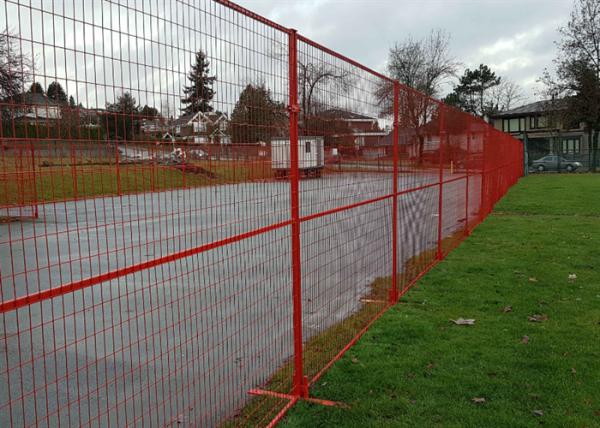 Clôture grillagée temporaire en acier galvanisé 2,1x2,4m 60x150mm