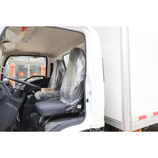 Second Hand Van Cargo Trucks Isuzu EC5 4×2 DRIVE MODE 127hp Cheap Cargo Trucks For Export