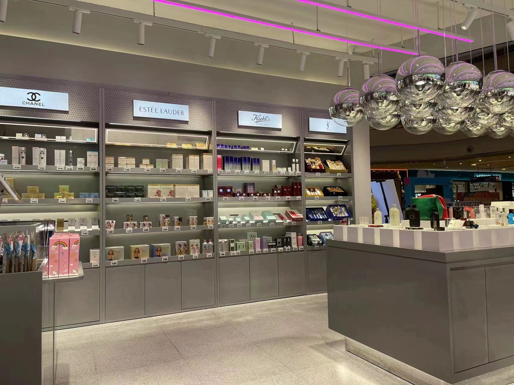 OEM ODM Modern Luxury Display Cabinets Customized Store Decoration