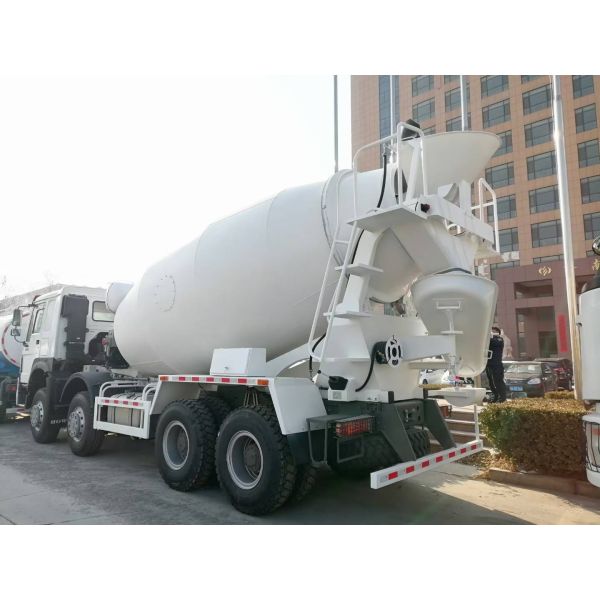 China Hino Sinotruck Shacman Sanyi Schwing Chassis 6m3 8m3 9m3 10m3 12m3 16m3 HOWO Cement Small Concrete Mixer Truck