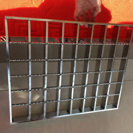 Polish Serrated Surface Standard Stainless Steel Bar Grating with Customizable Sizes for Industrial Use