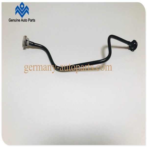 8R0 121 081 M Plastic Tank Hose For Audi A4 S4 A5 S5 Q5 2013-2018
