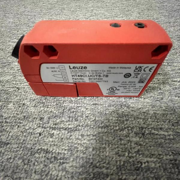 Original Leuze HT49CI.UC/TS-TB 50127433 original new photoelectric sensor have stock