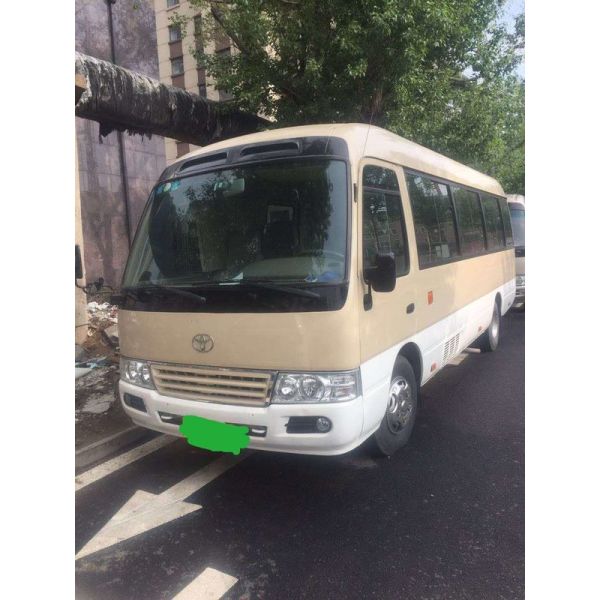 100% Original Used Toyota Bus 2005 Year Gas Fuel With Luxury Leather Seats