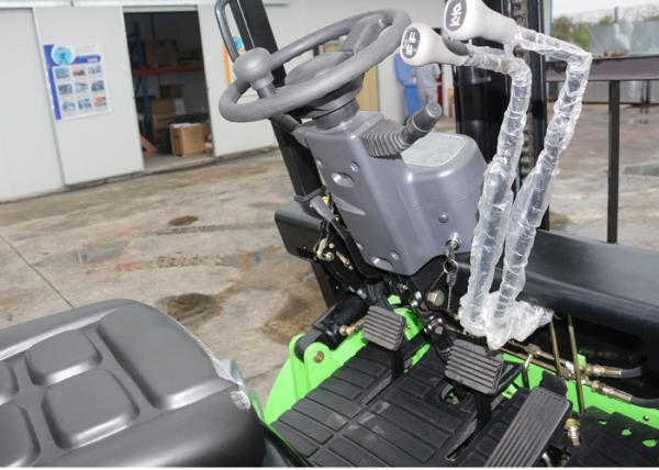 3 Ton Industrial Forklift Truck , Diesel Engine Forklift With 3000MM Max Lifting Height