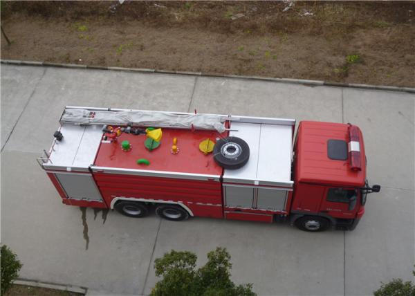 os carros de bombeiros comerciais da movimentação 6x4 12,5 toneladas molham e espumam carro de bombeiros do petroleiro