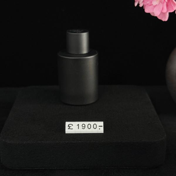 Sturdy High Contrast Stable Triangular 5x3mm Mini Price Tag Cubes for Elegant Jewellery Display