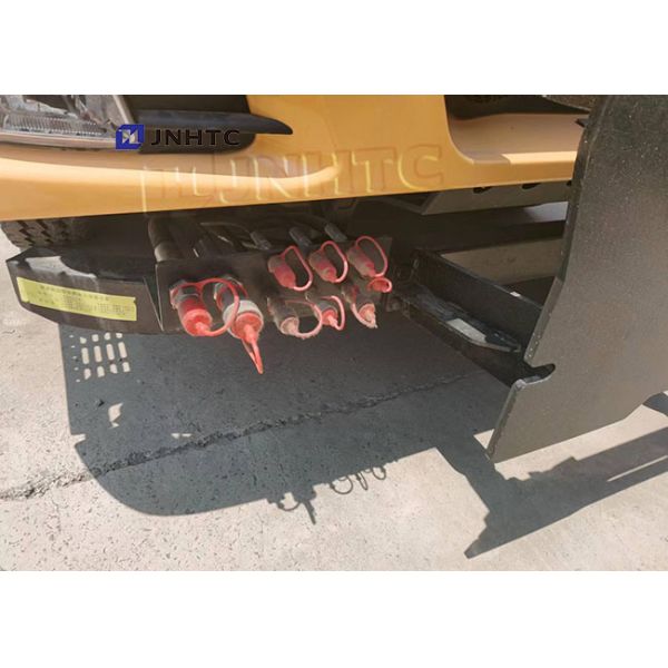 Camioneta pickup Sinotruk Howo 371hp 300L del quitanieves del barrendero de camino