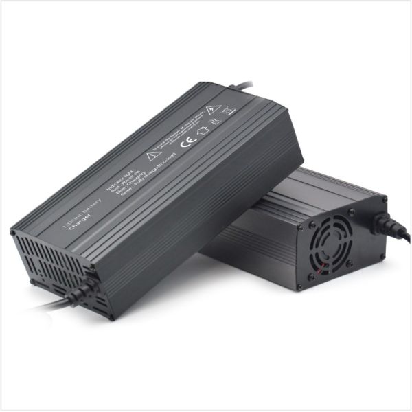 Safety 12V 24V Lithium Ion Battery Charger High Performance  YM-R65-LKH