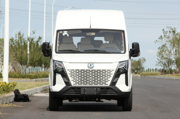Роскошный белый 15-местный дизельный легкий пассажирский автомобиль Dongfeng с объемом 2298 мл