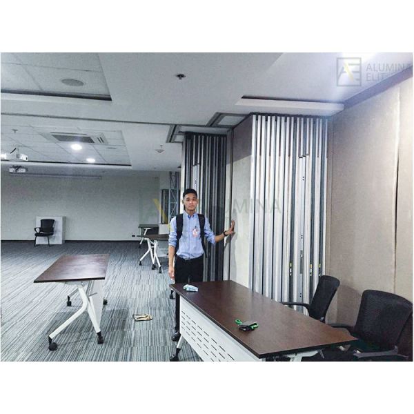 Commercial Movable Walls with 68mm-105mm Thickness 304 Stainless Steel Rollers and 56dB Sound Insulation