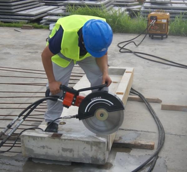 355mm Hydraulic Cut Off Saw 20-40Lpm For Concrete Metal Asphalt