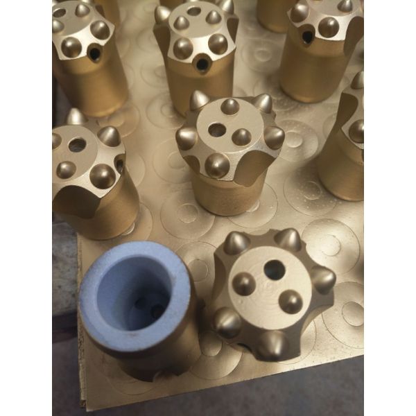 Pequeña broca del botón de la perforación del agujero diámetro 38m m de 11 grados con la falda corta