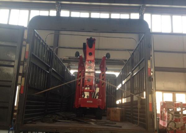 Wired Remote Control Hydraulic Boom Lift , High Strength Steel Articulating Boom Lift