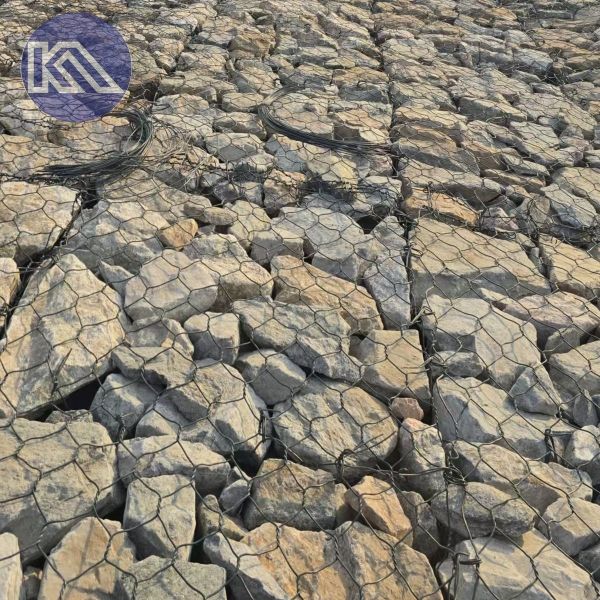 3.05mm / 80*100mm / 2*1*1m Iron Mesh Retaining Wall Galvanized Custom Gabion Wall Box For Slope Stabilization