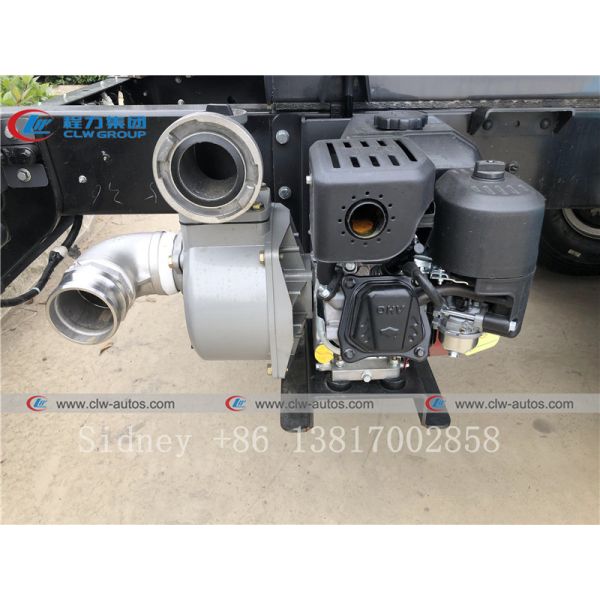 Pequeño camión del depósito de gasolina de Foton 4x2 5000L con la bomba de engranaje