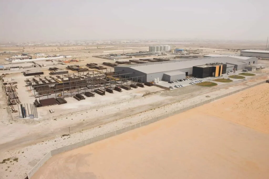Custom-Engineered for Extreme Environments PEB Steel Factory with 50 Years Life Span and Galvanized Light Steel Frames