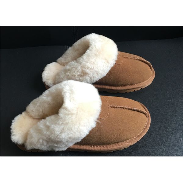 Коричневый цвет тапочки овчины дам каштана тапочек овчины графини дам делюкс