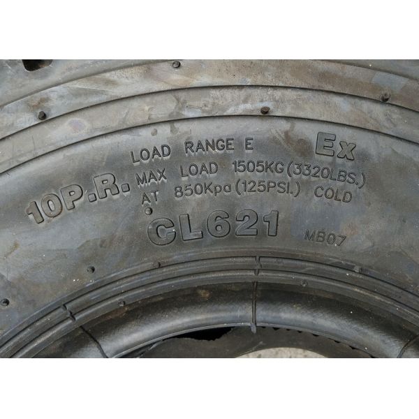 Durable 6.00-9NHS Pneumatic Forklift Tires , Solid Rubber Forklift Tires With Deep Tread