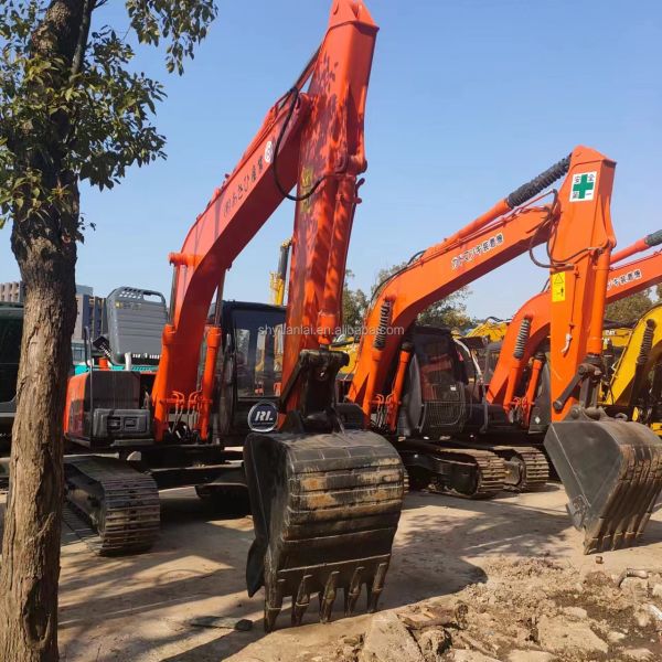 Excavatrice 12T Hitachi EX120 adaptée à diverses applications et projets