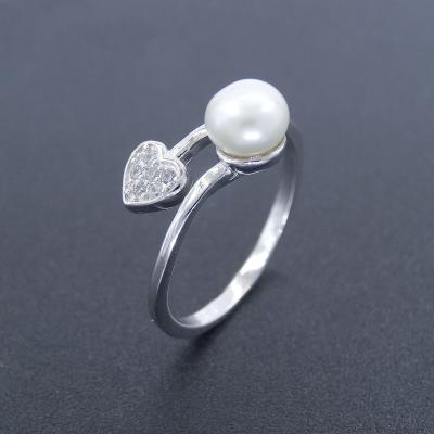 A joia dos anéis de ouro branco da menina/coração real da prata 925 deu forma a anéis
