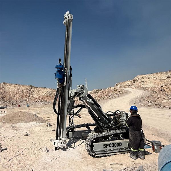 Hydraulic Drilling Rig 30m Rock Blasting DTH Drilling Machine Crawler Drilling Rig