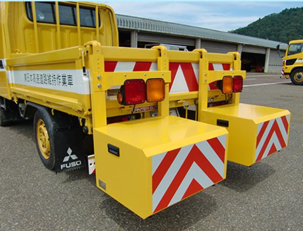 Caminhão móvel atenuador RAL1023 montado