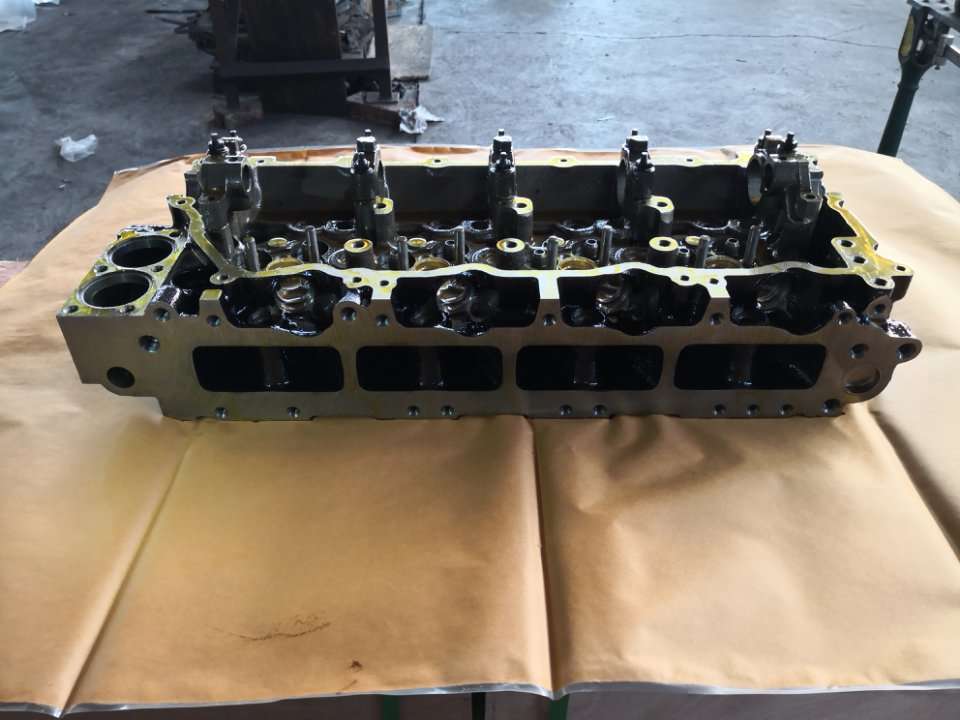 Головка цилиндра двигателя дизеля 4hl1 ISO 9001 для автомобиля Isuzu