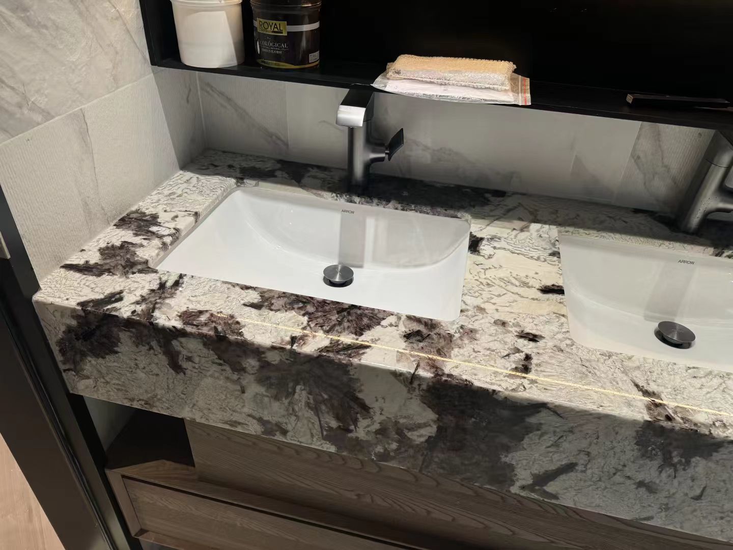 Snowy Mountain Blue Marble Vanity Top - Escritorio de baño de lujo con venas azules grises