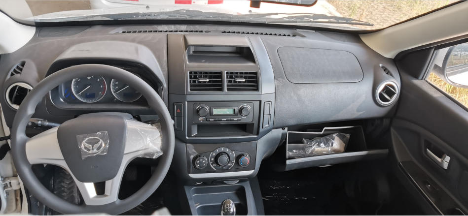 Корабли шестерни коммерчески MPV LHD 1.5L Нефти Van Макс 155kmh 5MT